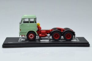 Henschel HS 19 TS Grön IXO 1:43 TR151 Metall — bild 3 av 6