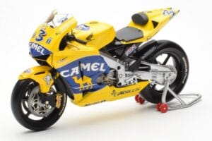 Honda RC211V Pramac Pons #3 M. Biaggi MotoGP 2003 Minichamps 1:12 122037103 Metall — bild 2 av 4
