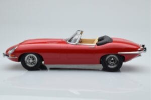 Jaguar E-Type Series 1 Roadster Röd KK-Scale 1:18 KKDC180482 Metall — bild 3 av 6