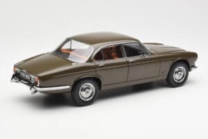 Jaguar XJ6 Series 1 4.2 Sable Brun Paragon 1:18 2011004 Metall — bild 3 av 8