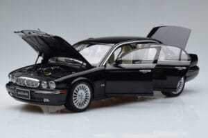 Jaguar XJ6 X350 Ebony Svart Almost Real 1:18 810501 Metall — bild 2 av 11