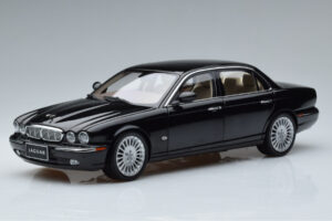 Jaguar XJ6 X350 Ebony Svart Almost Real 1:18