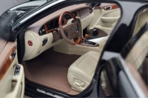 Jaguar XJ6 X350 Ebony Svart Almost Real 1:18 810501 Metall — bild 7 av 11