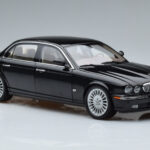 Jaguar XJ6 X350 Ebony Svart Almost Real 1:18 - image 10 of 11