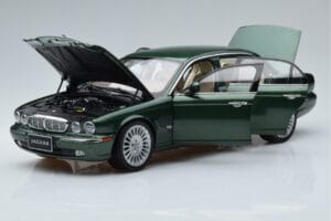 Jaguar XJ6 X350 Racing Grön Almost Real 1:18 810502 Metall — bild 2 av 13