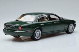 Jaguar XJ6 X350 Racing Grön Almost Real 1:18 810502 Metall — bild 3 av 13