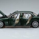 Jaguar XJ6 X350 Racing Grön Almost Real 1:18 - image 4 of 13