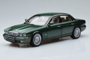 Jaguar XJ6 X350 Racing Grön Almost Real 1:18 810502