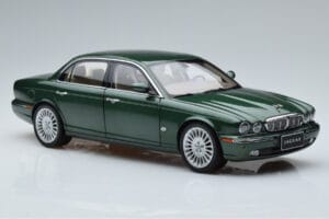 Jaguar XJ6 X350 Racing Grön Almost Real 1:18 810502 Metall — bild 6 av 13
