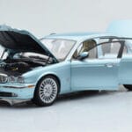 Jaguar XJ6 X350 Seafrost Ljusblå Almost Real 1:18 - image 2 of 11