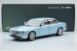 Jaguar XJ6 X350 Seafrost Ljusblå Almost Real 1:18 810503 Metall — bild 11 av 11