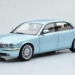 Jaguar XJ6 X350 Seafrost Ljusblå Almost Real 1:18