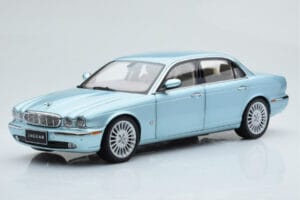 Jaguar XJ6 X350 Seafrost Ljusblå Almost Real 1:18 810503