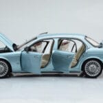 Jaguar XJ6 X350 Seafrost Ljusblå Almost Real 1:18 - image 5 of 11