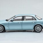 Jaguar XJ6 X350 Seafrost Ljusblå Almost Real 1:18 - image 6 of 11