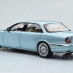 Jaguar XJ6 X350 Seafrost Ljusblå Almost Real 1:18 - image 8 of 11