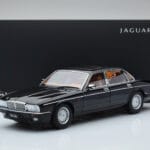 Jaguar XJ6 XJ40 Ebony Svart Almost Real 1:18 - image 11 of 11