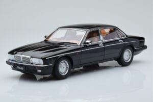 Jaguar XJ6 XJ40 Ebony Svart Almost Real 1:18 810543