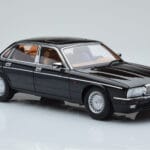 Jaguar XJ6 XJ40 Ebony Svart Almost Real 1:18 - image 6 of 11