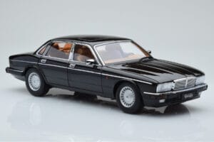 Jaguar XJ6 XJ40 Ebony Svart Almost Real 1:18 810543 Metall — bild 6 av 11