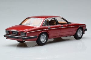 Jaguar XJ6 XJ40 Flamenco Röd Almost Real 1:18 810541 Metall — bild 3 av 11