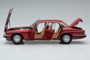 Jaguar XJ6 XJ40 Flamenco Röd Almost Real 1:18 810541 Metall — bild 4 av 11