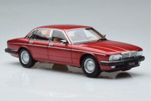 Jaguar XJ6 XJ40 Flamenco Röd Almost Real 1:18 810541 Metall — bild 6 av 11