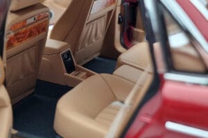 Jaguar XJ6 XJ40 Flamenco Röd Almost Real 1:18 810541 Metall — bild 10 av 11