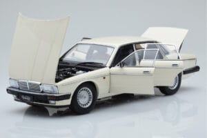 Jaguar XJ6 XJ40 Glacier Vit Almost Real 1:18 810542 Metall — bild 2 av 11