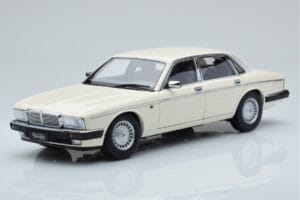 Jaguar XJ6 XJ40 Glacier Vit Almost Real 1:18 810542