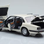 Jaguar XJ6 XJ40 Glacier Vit Almost Real 1:18 - image 5 of 11