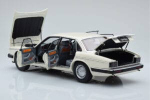 Jaguar XJ6 XJ40 Glacier Vit Almost Real 1:18 810542 Metall — bild 5 av 11