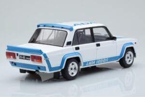 Lada 2105 VFTS Vit IXO 1:18 18CMC144 Metall — bild 2 av 6