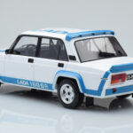 Lada 2105 VFTS Vit IXO 1:18 - image 5 of 6