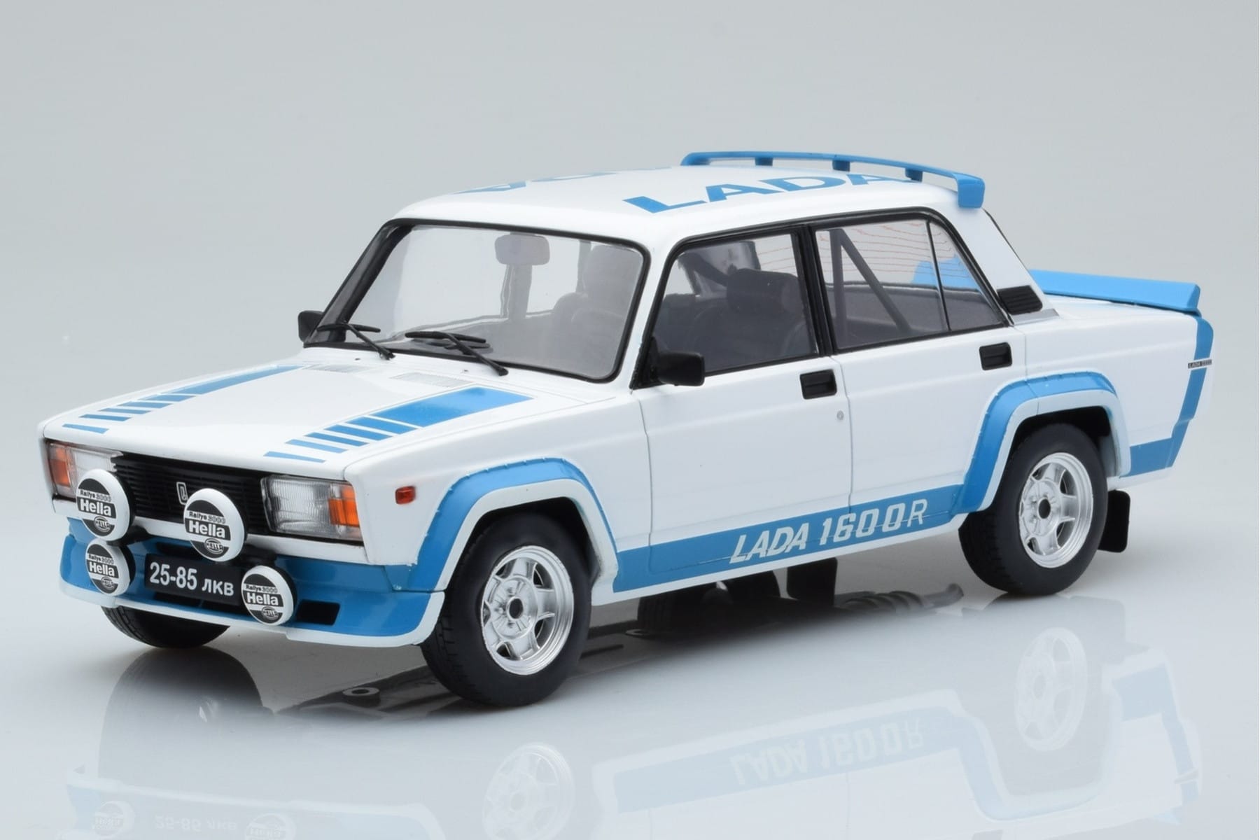 Lada 2105 VFTS Vit IXO 1:18 18CMC144 Metall