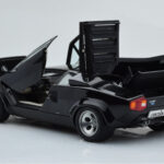 Lamborghini Countach LP5000S Svart AUTOart 1:18 - image 3 of 10