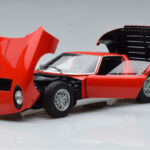 Lamborghini Miura SV Röd AUTOart 1:18 - image 2 of 8