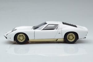 Lamborghini Miura SV Vit AUTOart 1:18 74544 Metall — bild 5 av 8