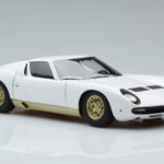 Lamborghini Miura SV Vit AUTOart 1:18 - image 6 of 8