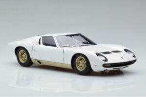Lamborghini Miura SV Vit AUTOart 1:18 74544 Metall — bild 6 av 8