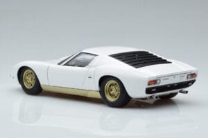 Lamborghini Miura SV Vit AUTOart 1:18 74544 Metall — bild 7 av 8