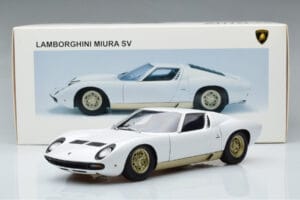 Lamborghini Miura SV Vit AUTOart 1:18 74544 Metall — bild 8 av 8