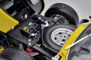 Lamborghini Miura SV Gul Kyosho 1:18 08317Y Metall — bild 10 av 11