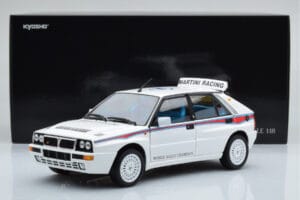 Lancia Delta HF Integrale 6 Vit Kyosho 1:18 08344E Metall — bild 8 av 8