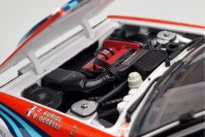 Lancia Delta HF Integrale Evoluzione #3 D. Auriol / B. Occelli Tour de Corse 1992 Kyosho 1:18 08348H Metall — bild 8 av 9