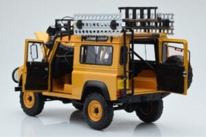 Land Rover Defender 90 Camel Trophy Borneo 1985 Almost Real 1:18 810213 Metall — bild 5 av 8
