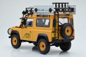 Land Rover Defender 90 Camel Trophy Borneo 1985 Almost Real 1:18 810213 Metall — bild 7 av 8