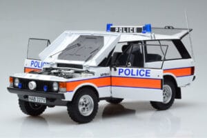 Land Rover Range Rover Polis Almost Real 1:18 810115 Metall — bild 2 av 9
