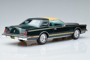 Lincoln Continental Mark V Mörkgrön MCG 1:18 MCG18404 Metall — bild 2 av 6