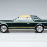 Lincoln Continental Mark V Mörkgrön MCG 1:18 MCG18404 Metall - image 3 of 6